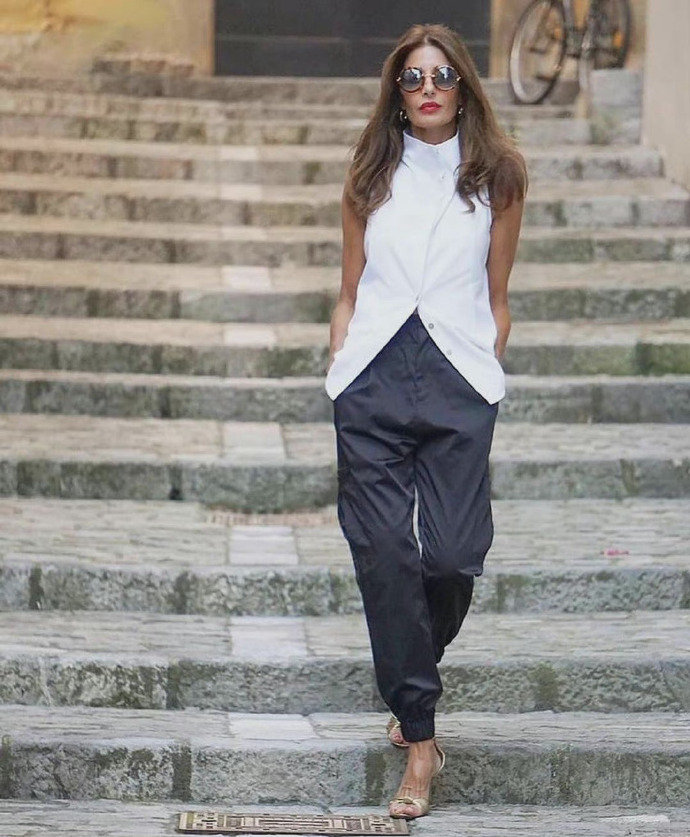 欧美随性休闲穿搭在搭配时选择比较罕见的基础色