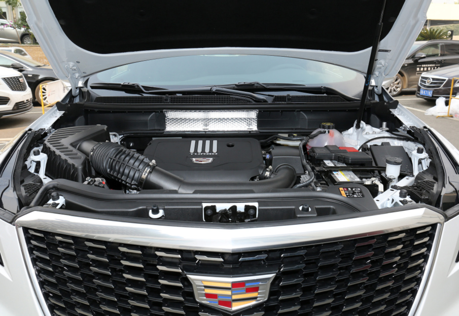 豪华中型SUV之争，林肯航海家VS凯迪拉克XT5怎么选？