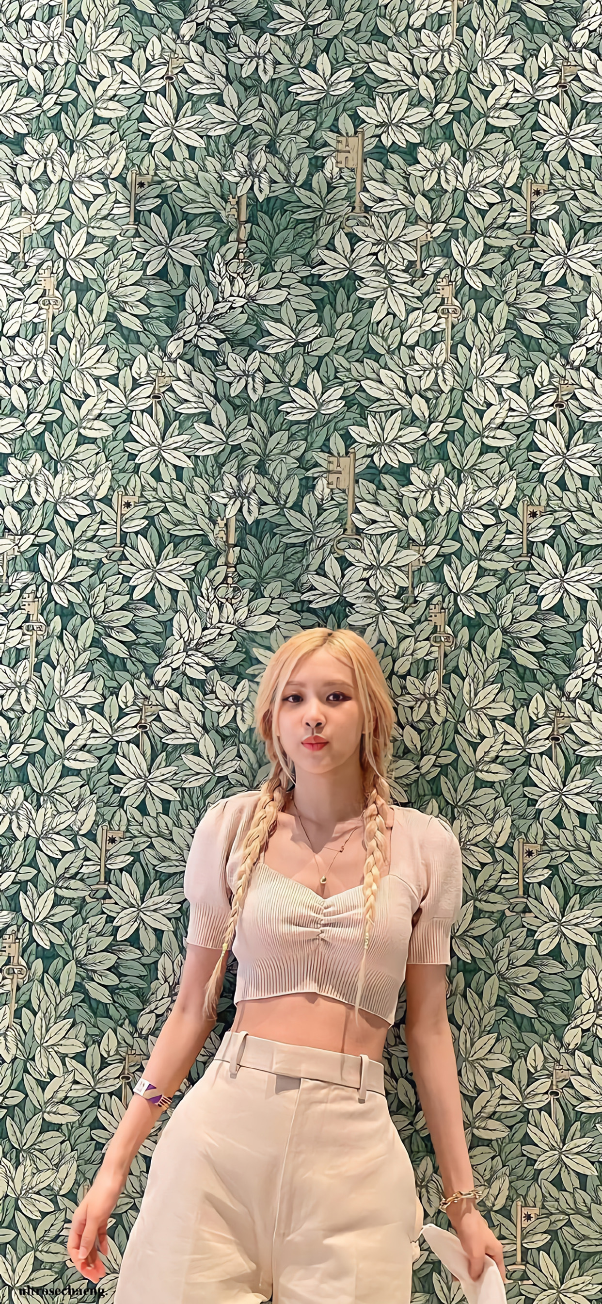 rosé朴彩英锁屏壁纸太飒了