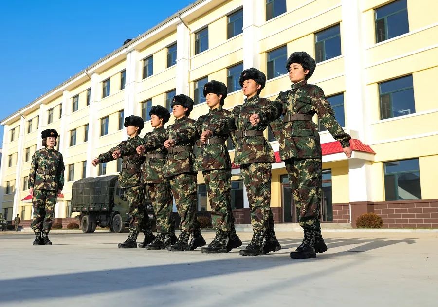 最美青春在军营下连一月她们