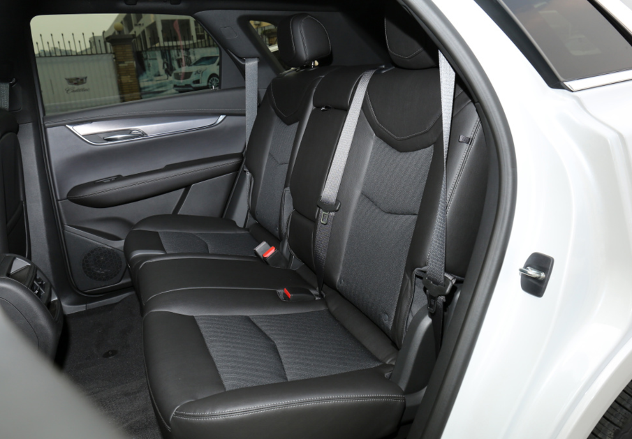 豪华中型SUV之争，林肯航海家VS凯迪拉克XT5怎么选？