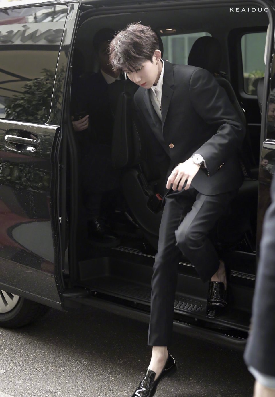 怎么能没有王源的绝美脚踝,脚踝就足够鲨人了_高清图集_新浪网