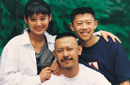 17岁成最年轻影帝 拍半年戏玩半年 活着不为买房买车当演员