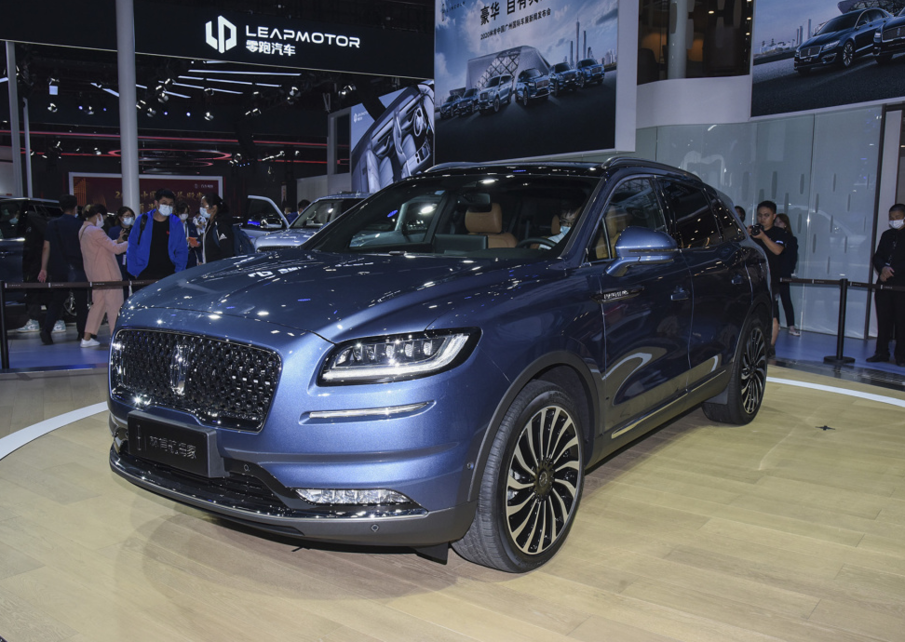 豪华中型SUV之争，林肯航海家VS凯迪拉克XT5怎么选？