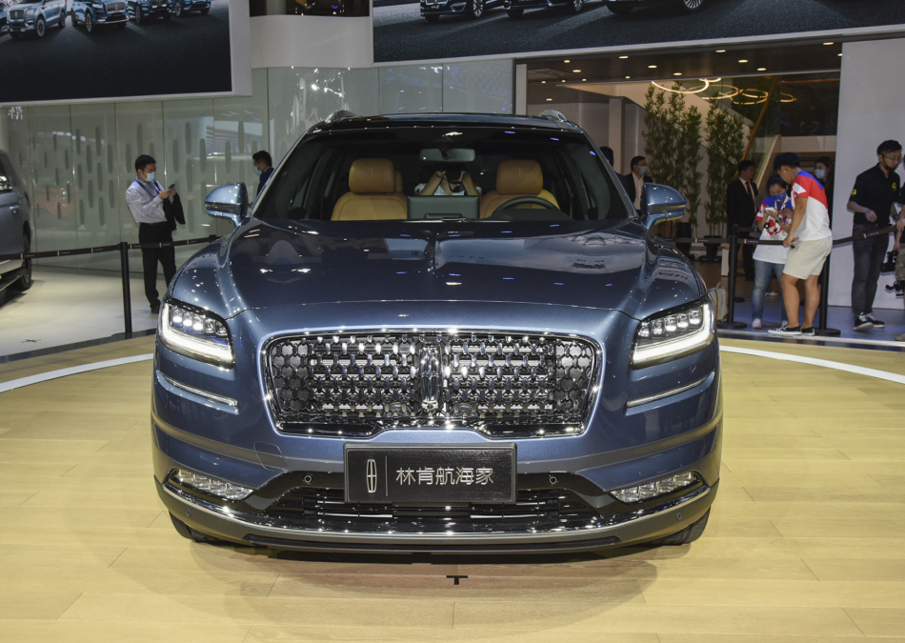 豪华中型SUV之争，林肯航海家VS凯迪拉克XT5怎么选？