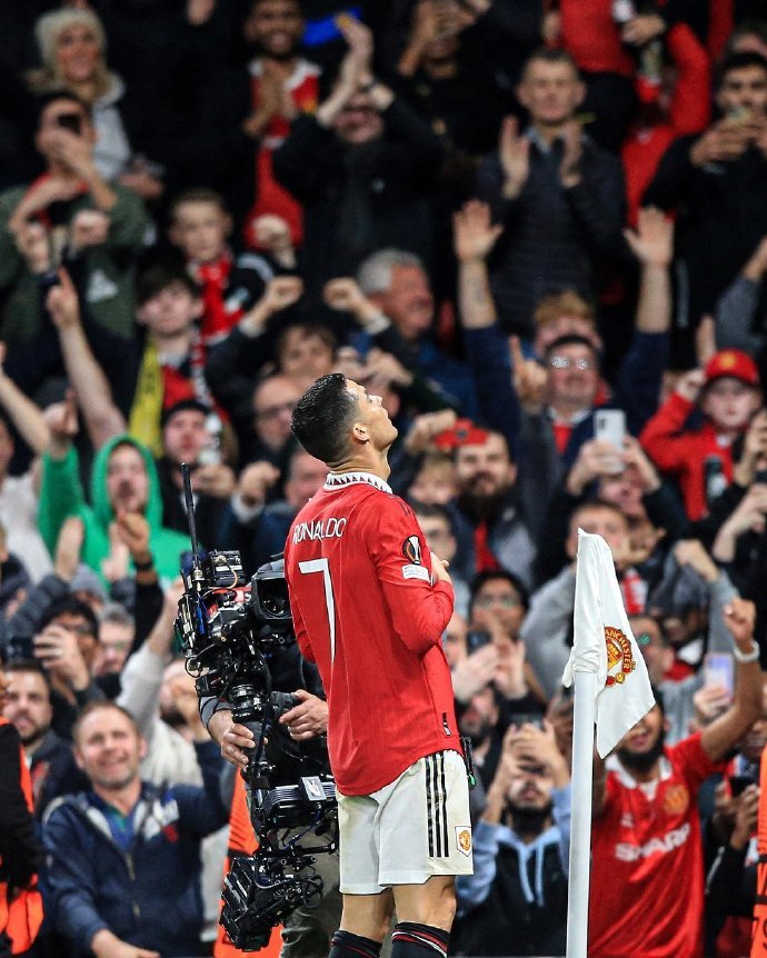 c罗标志性庆祝动作 1_高清图集_新浪网