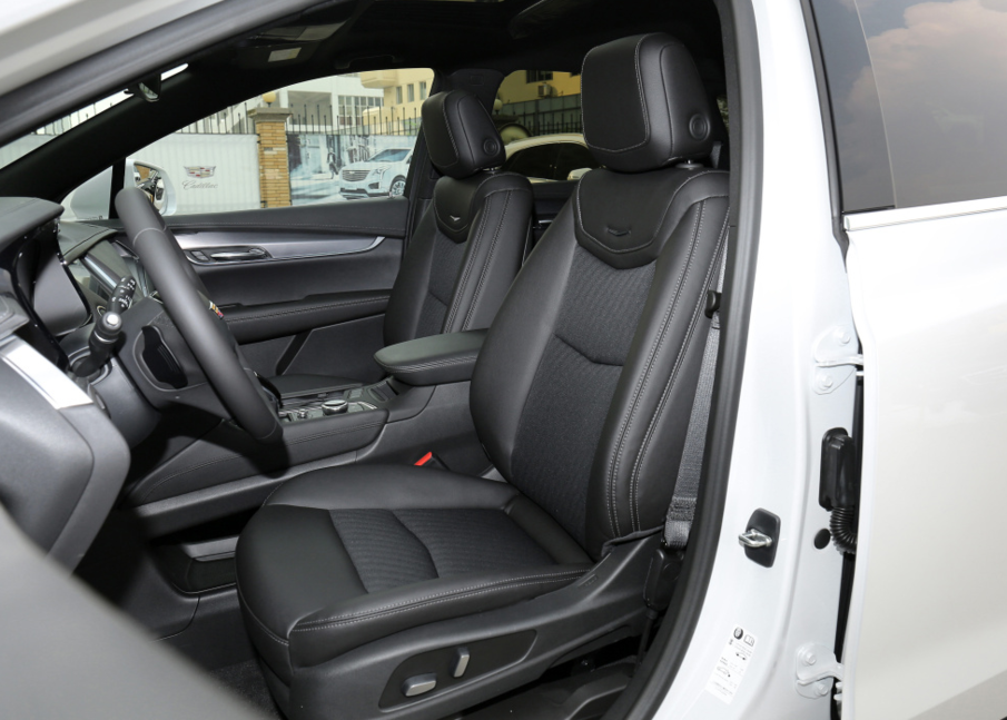 豪华中型SUV之争，林肯航海家VS凯迪拉克XT5怎么选？