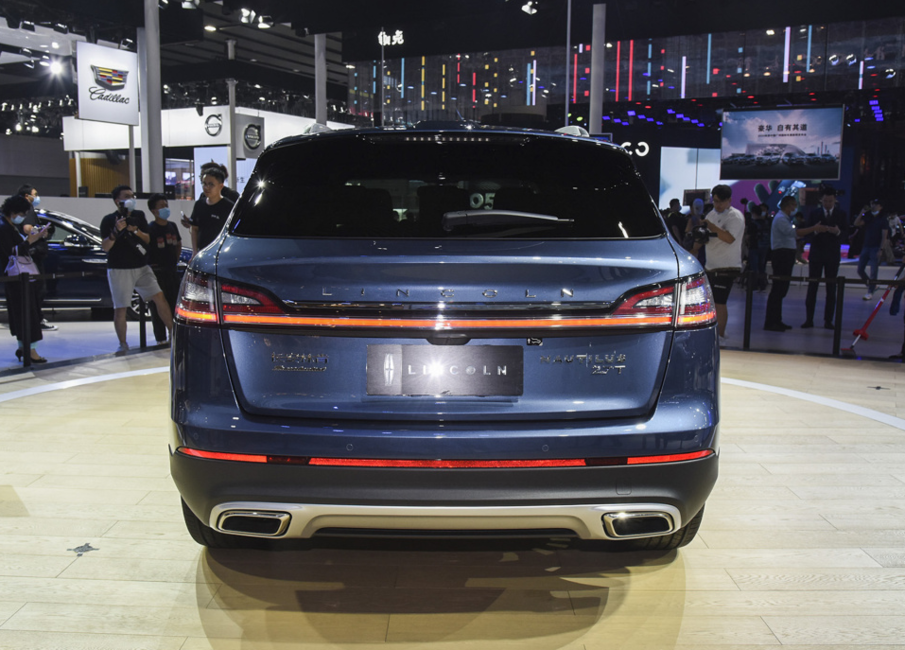 豪华中型SUV之争，林肯航海家VS凯迪拉克XT5怎么选？