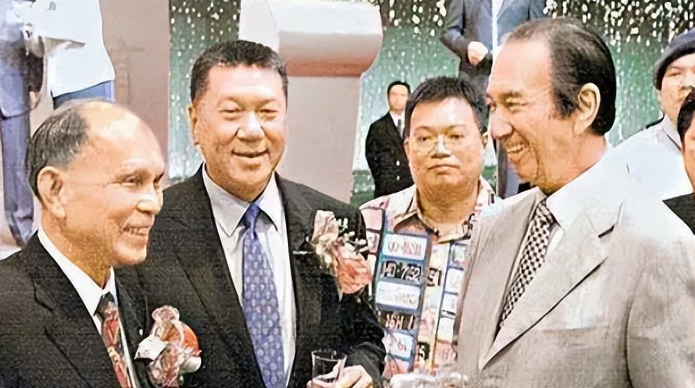 澳门真正的大佬，赌王何鸿燊的权势也不及他，儿子后来还成为特首|何贤|澳门|特首_新浪新闻