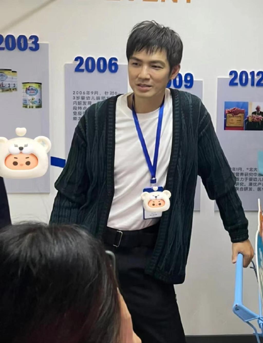 钟汉良参加活动生图