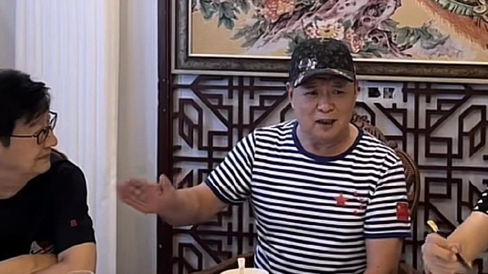 64岁知名男星内地捞金!穿劳改服唱《铁窗泪》,状态回春面色红润|铁窗泪|迟志强|劳改_新浪新闻