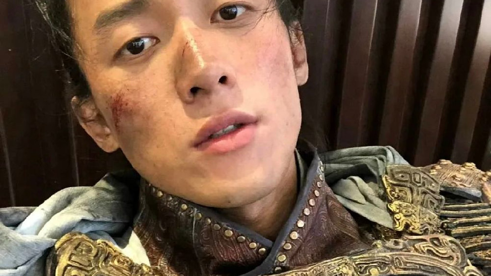 侯雯元露下体?郭碧婷整容?成毅一哥?王栎鑫潜规则?苑琼丹退圈|王栎鑫|郭碧婷|苑琼丹_新浪新闻