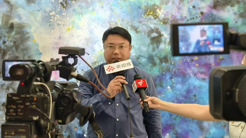 著名美术评论家，批评家彭德教授对周瑛瑾作品进行评论|彭德|批评家|评论家_新浪新闻