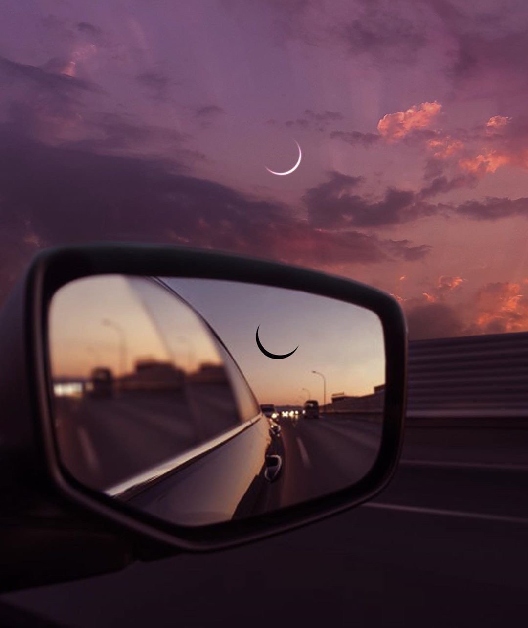 后视镜里的黄昏日落时