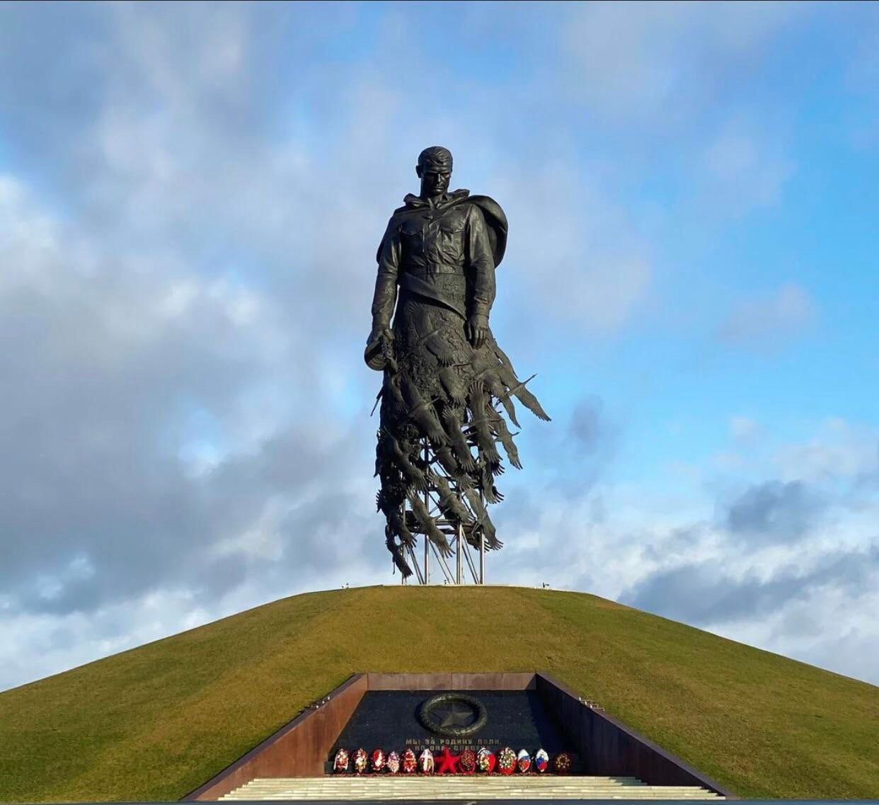 勒热夫战役苏联士兵纪念雕像_高清图集_新浪网