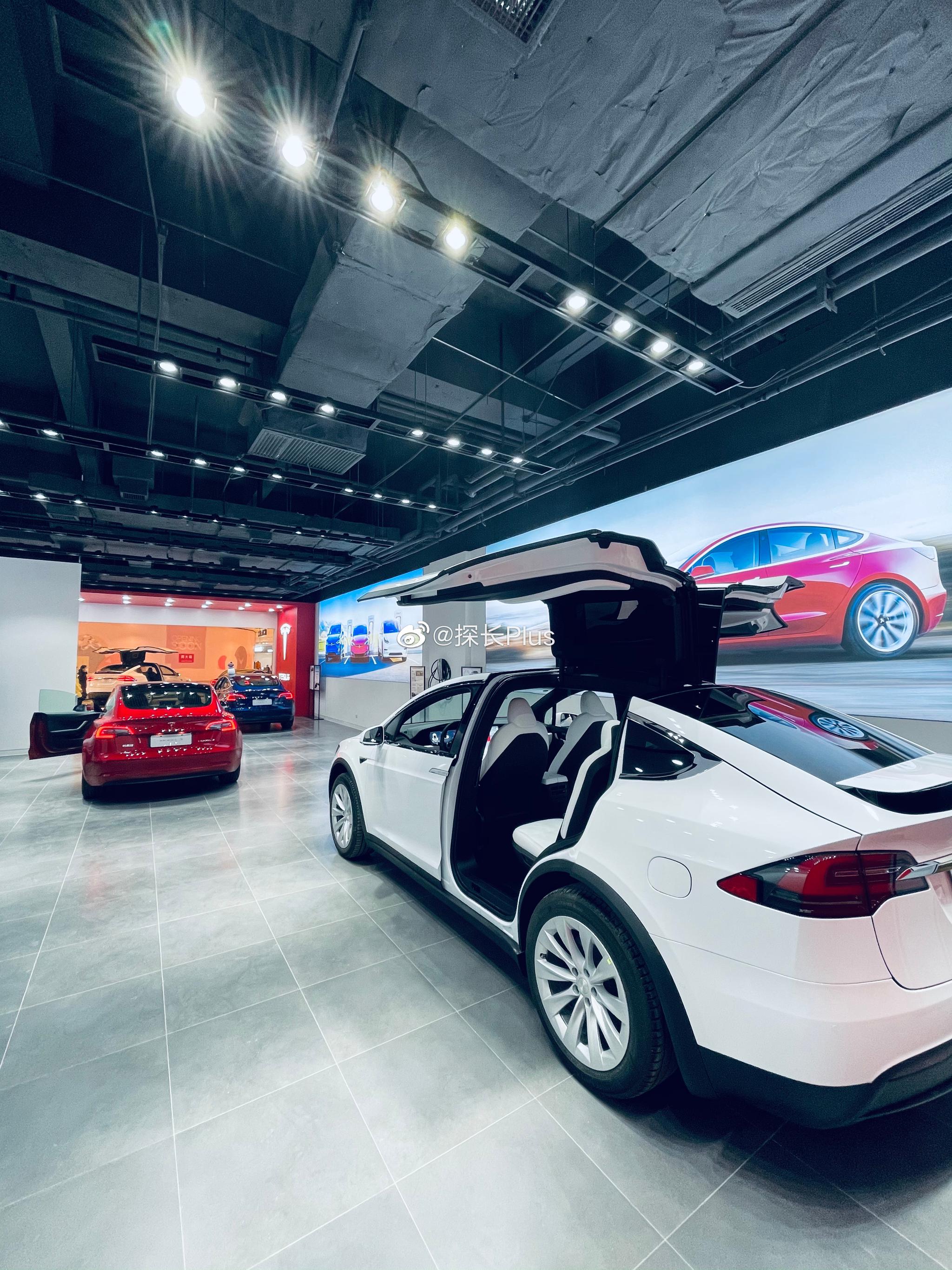 特斯拉tesla安徽首家体验店在滨湖银泰开业