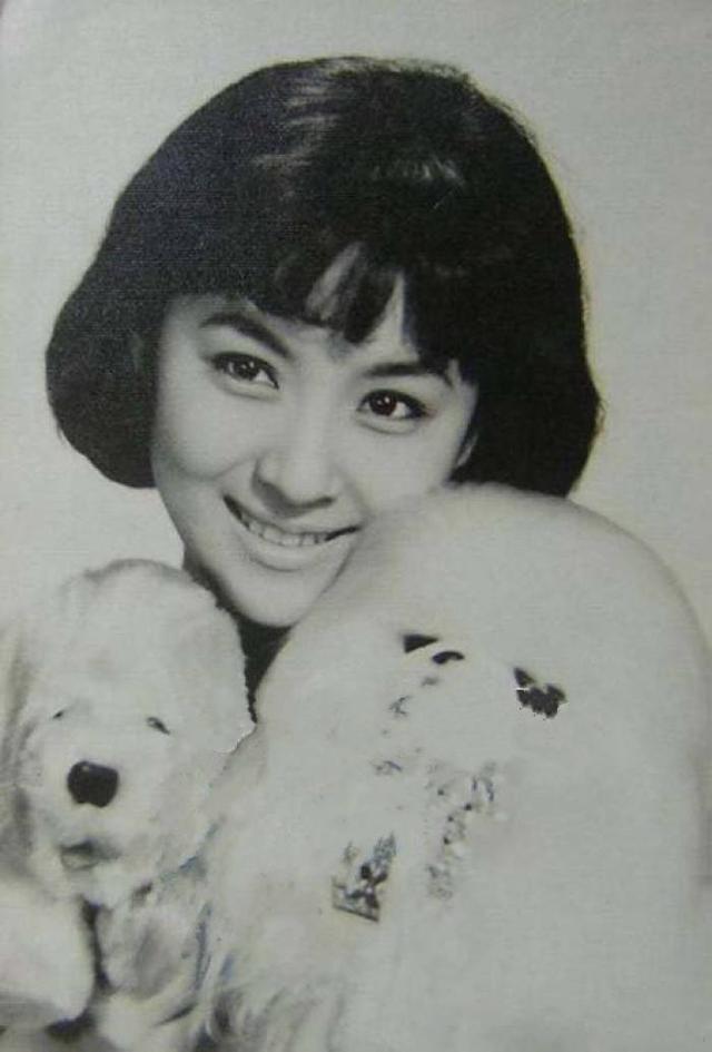 甄珍年轻时有多美?美得连曾经的琼瑶女神林青霞都自愧不如!