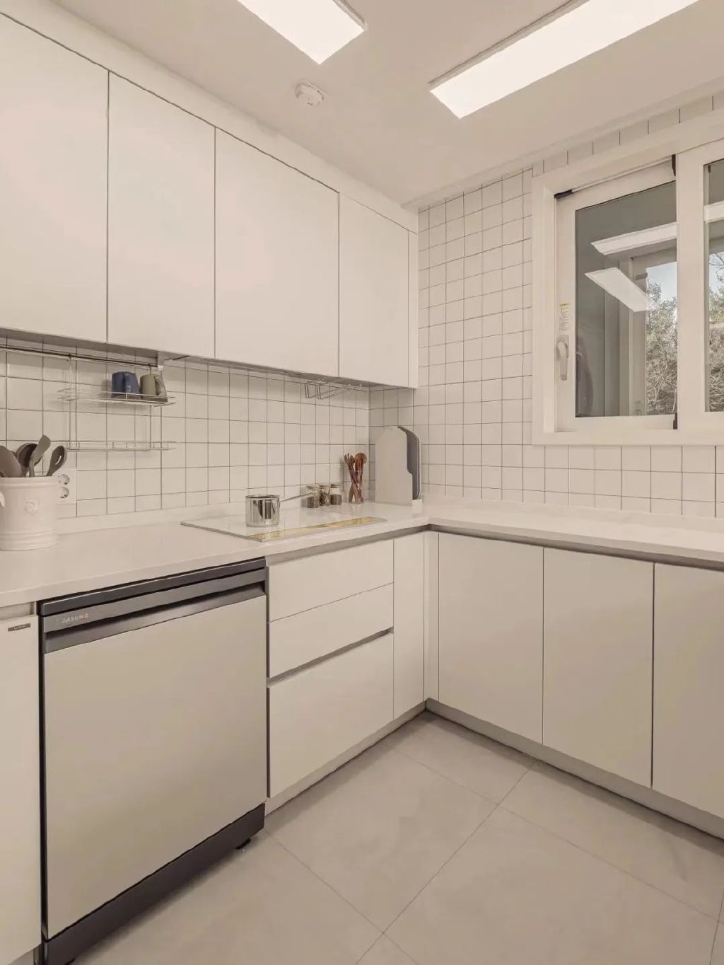 04厨房做光面无拉手柜门