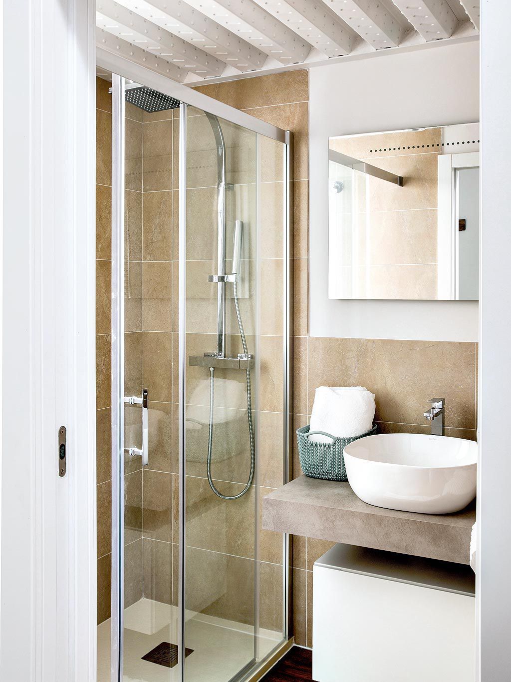 卫生间钢化玻璃适用范围广这3点事项不注意照样会自爆