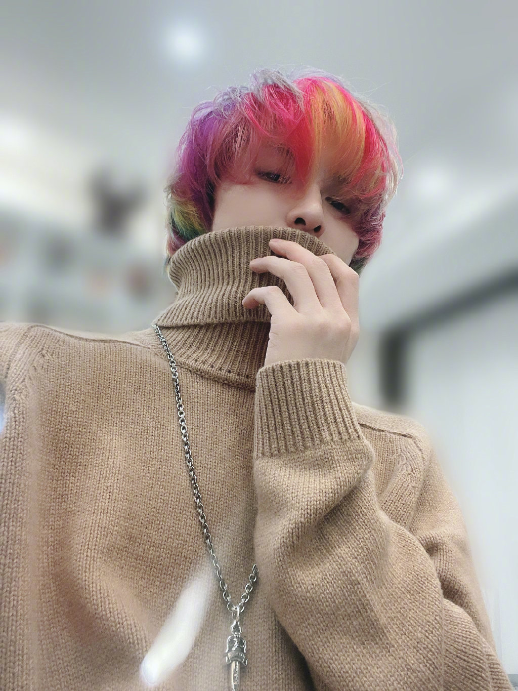 朱正廷 新发色, 五颜六色的鹦鹉头