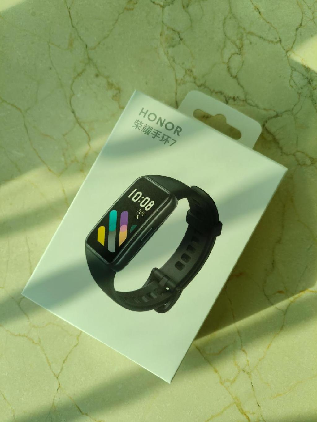 荣耀手环7图赏:大彩屏大容量,充电一小时,运动满一周|手环|荣耀|一
