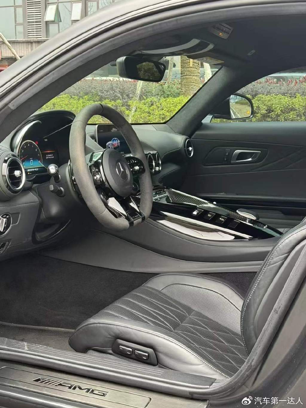 奔驰amggt暗夜特别版不一样的黑化套件