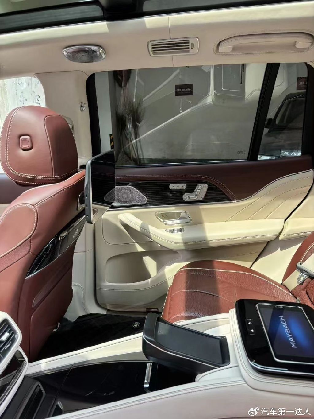 会跳舞的迈巴赫gls600礼尚版蓝银双色高定版