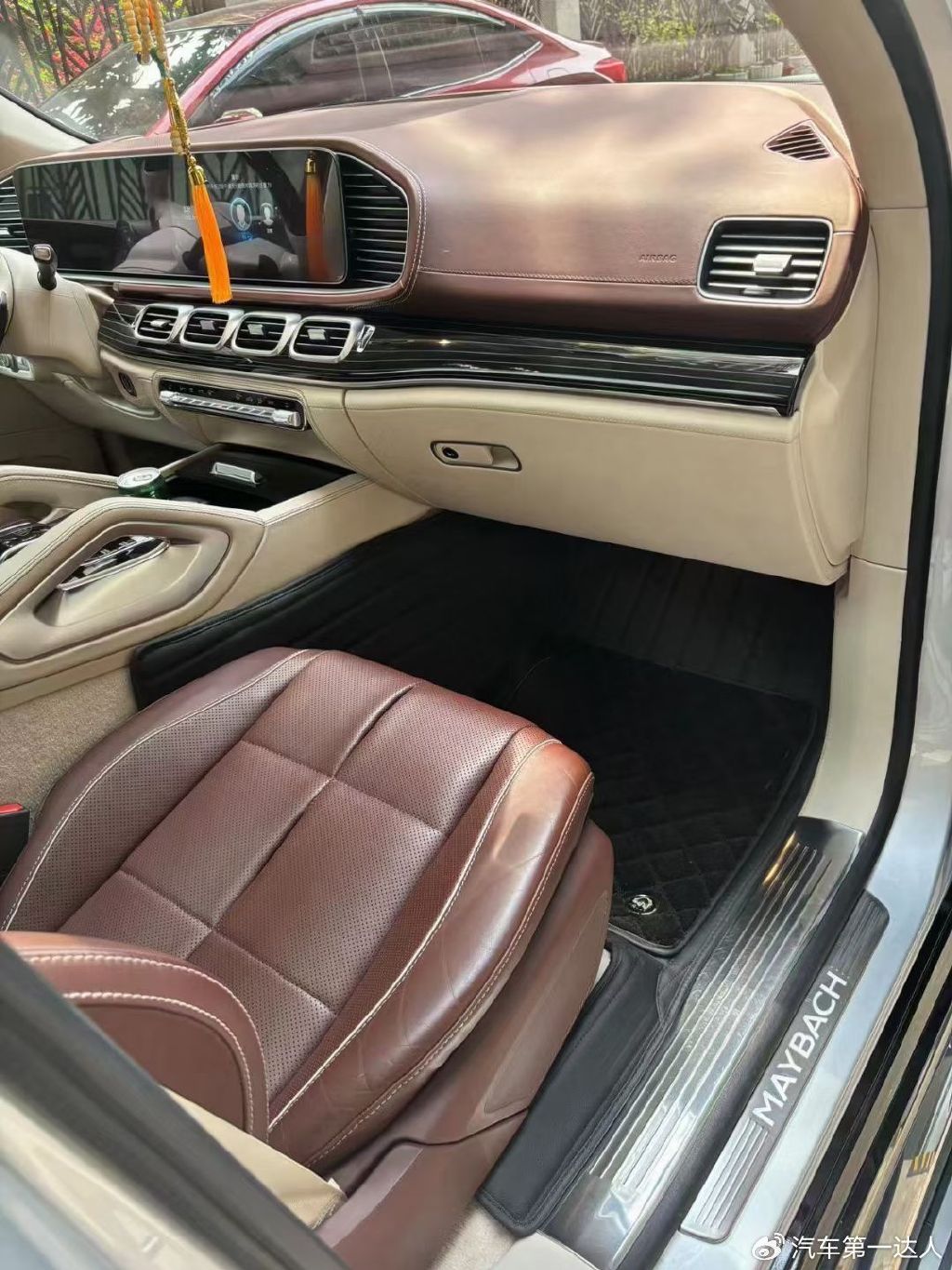 会跳舞的迈巴赫gls600礼尚版蓝银双色高定版