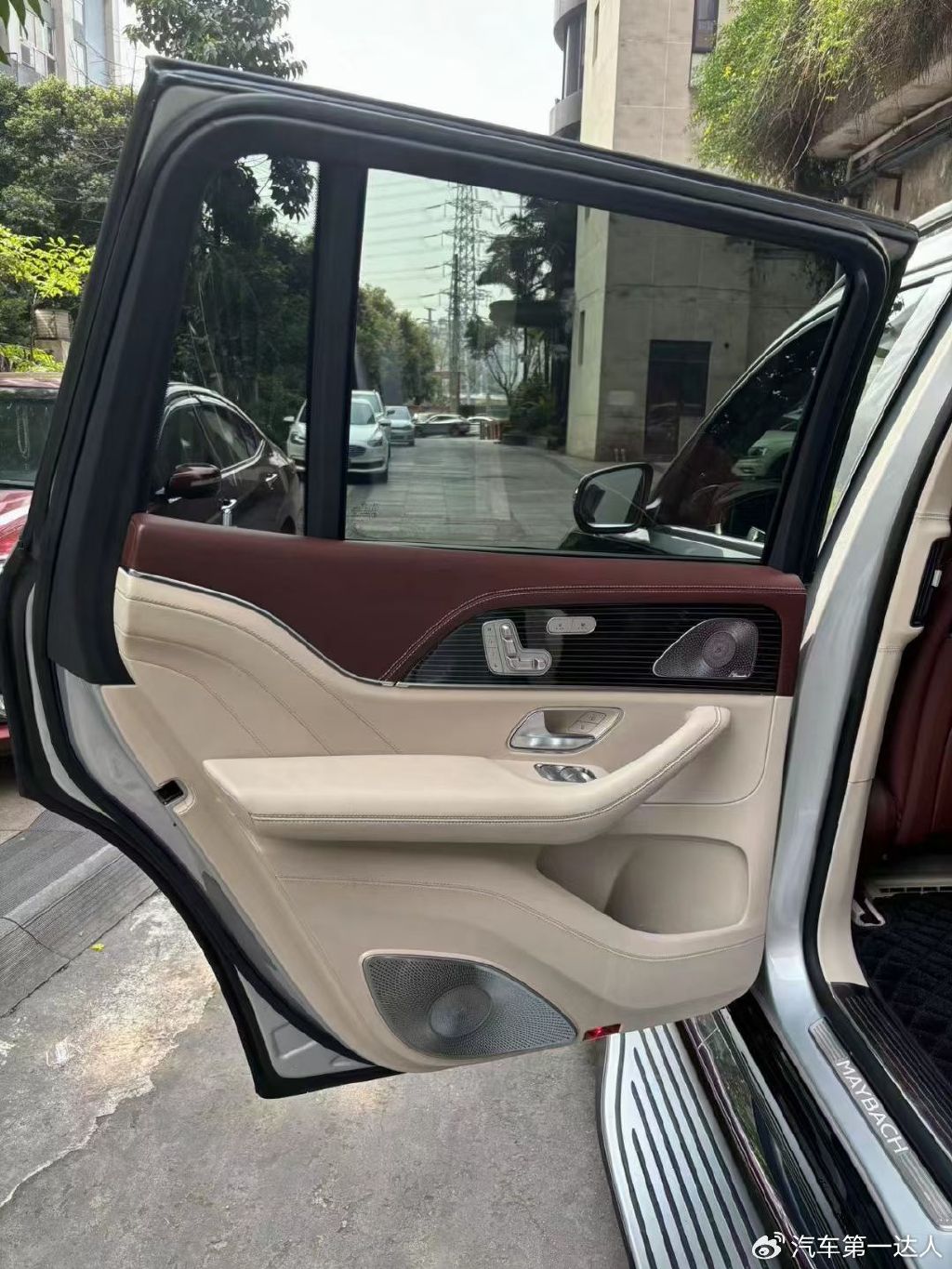 >汽车看点>自媒体>正文> 下期预告讲解劳斯莱斯幻影(配置|询价)飞行家