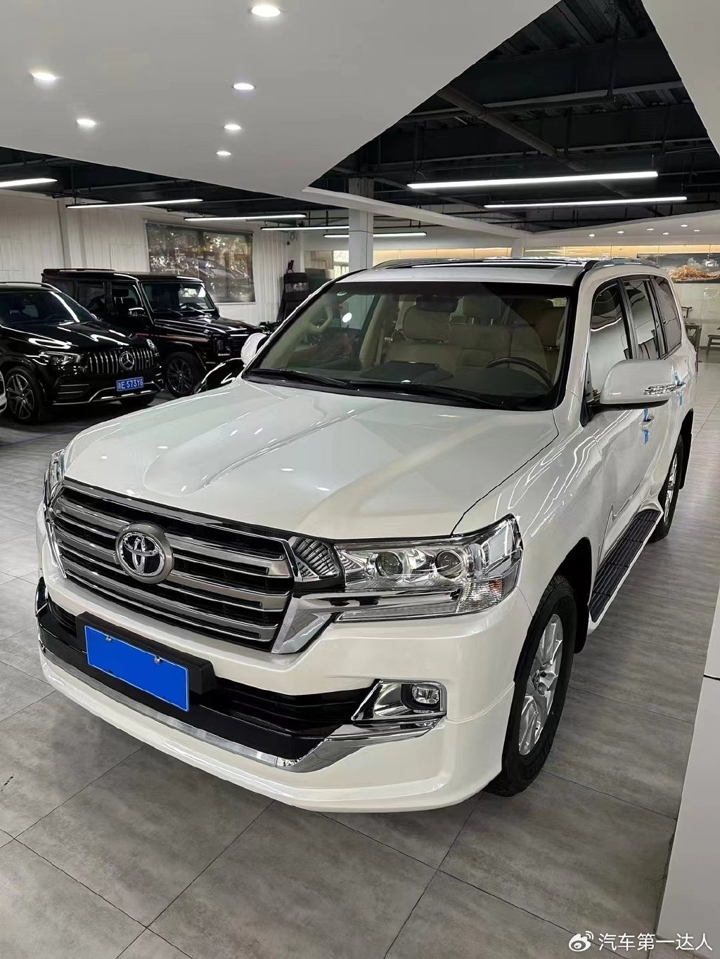 越野之王丰田酷路泽570057l大v8上山下海如履平地