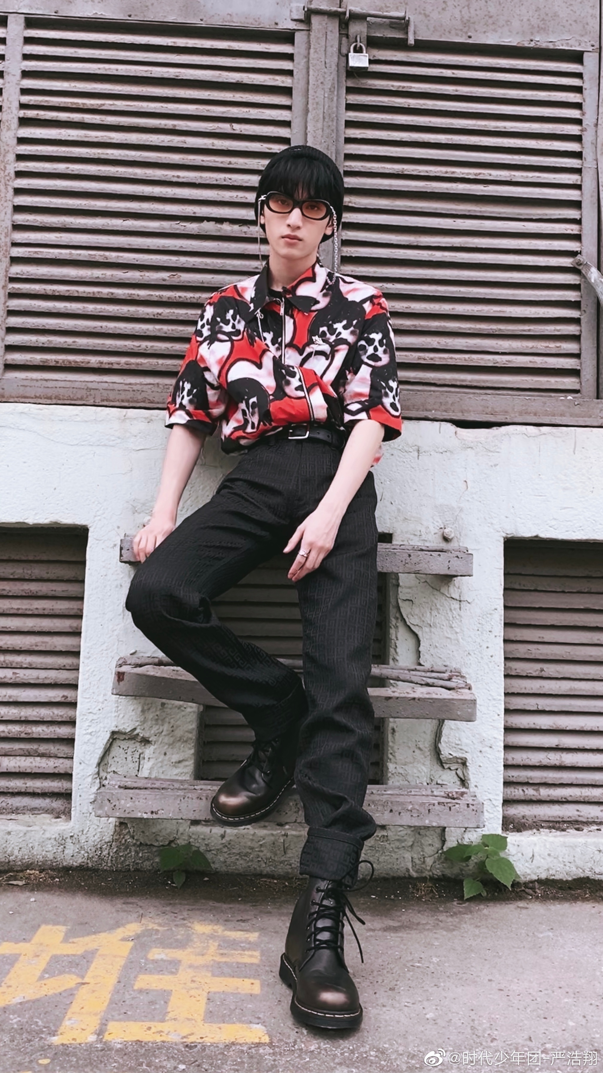 严浩翔演绎纪梵希2021艺术家合作限定系列!