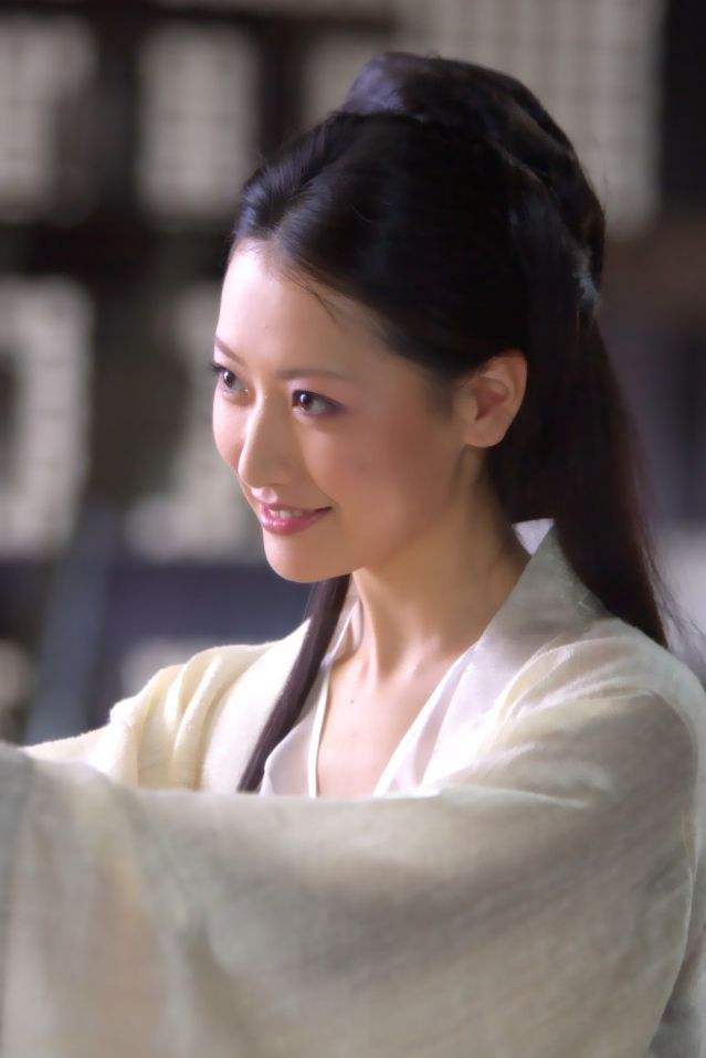 《隋唐演义》里陈后主的妹妹萧美娘,长相芳华绝代,娇艳无比,倾国倾城