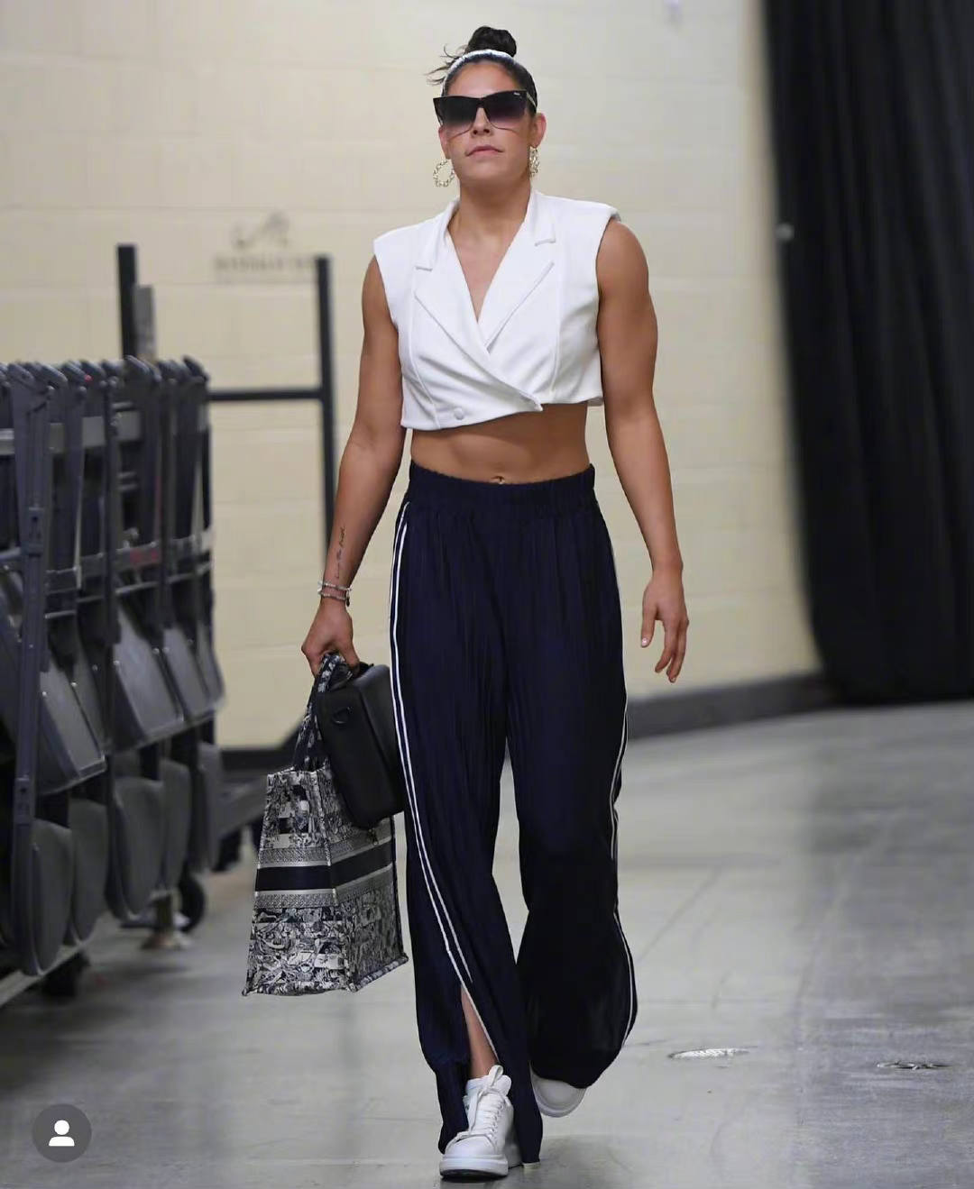 wnba球星kelseyplum身高173cm的穿搭look