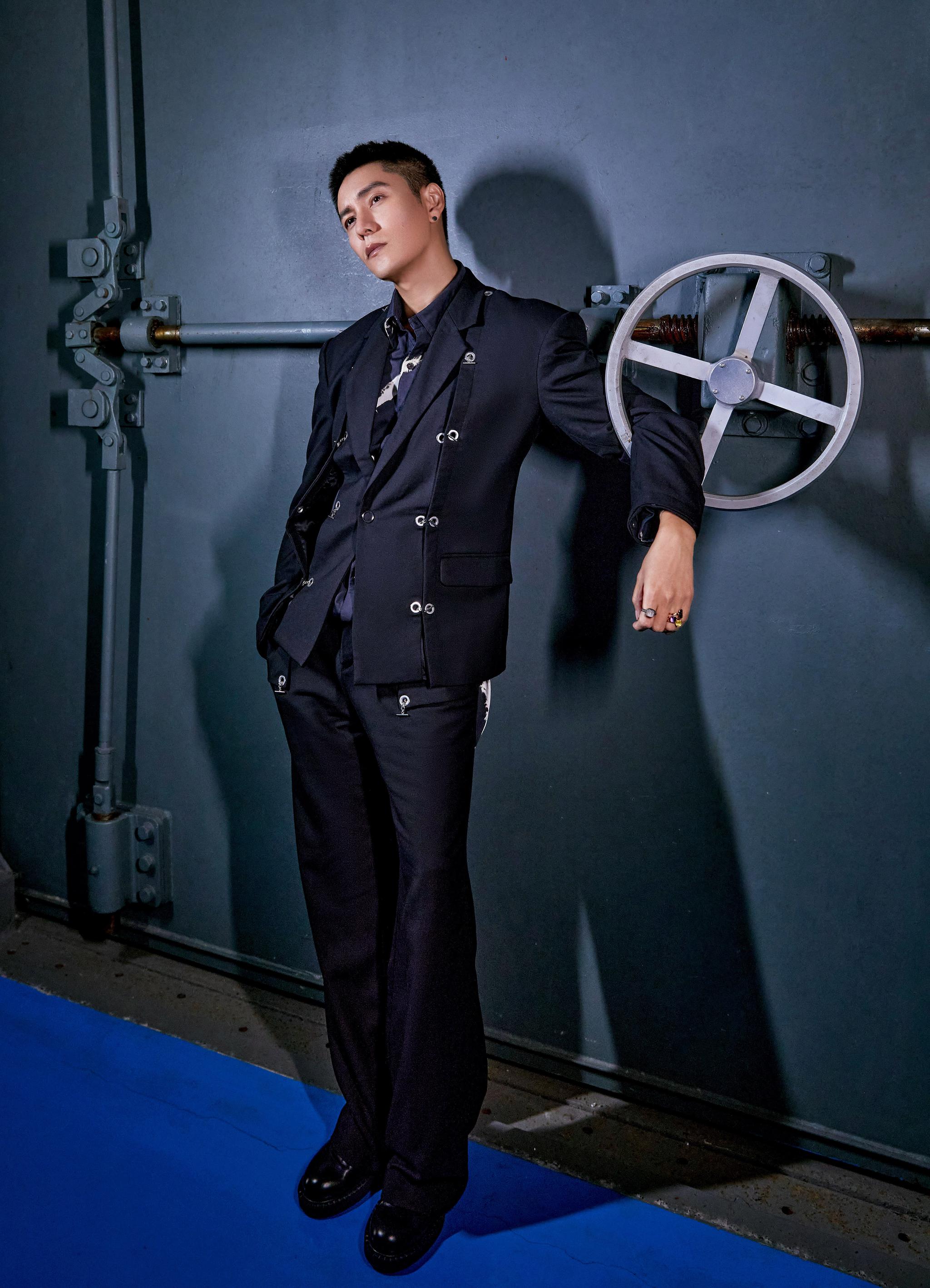 全新寸头造型亮相@德国博朗braun 100周年直播间……|prada|陈坤_新浪