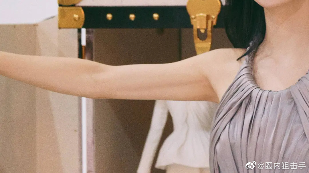 好喜欢赵丽颖这种胳肢窝的这种肌肉线条