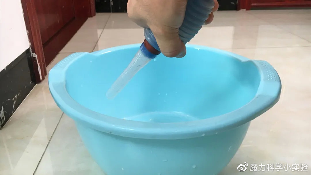 魔力科学小实验,这样给鱼缸换水,3分钟就能搞定!