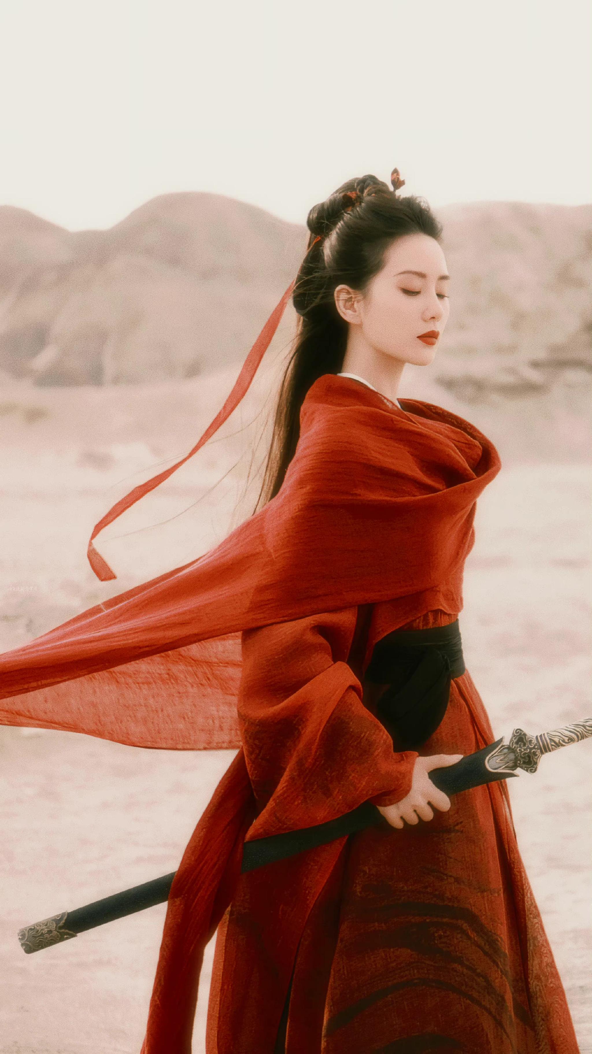 一袭红衣执剑,好期待刘诗诗的侠女任如意啊!__财经头条