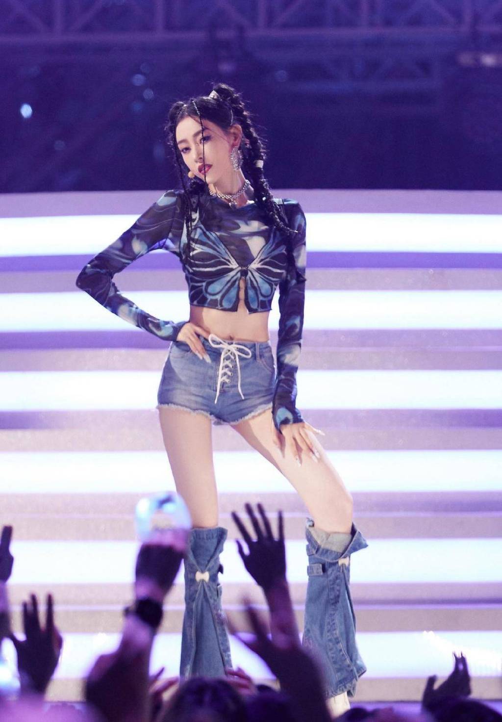 张天爱直播开场即惊艳！截图颜值真的好绝，开口秒变甜妹休闲区蓝鸢梦想 - Www.slyday.coM