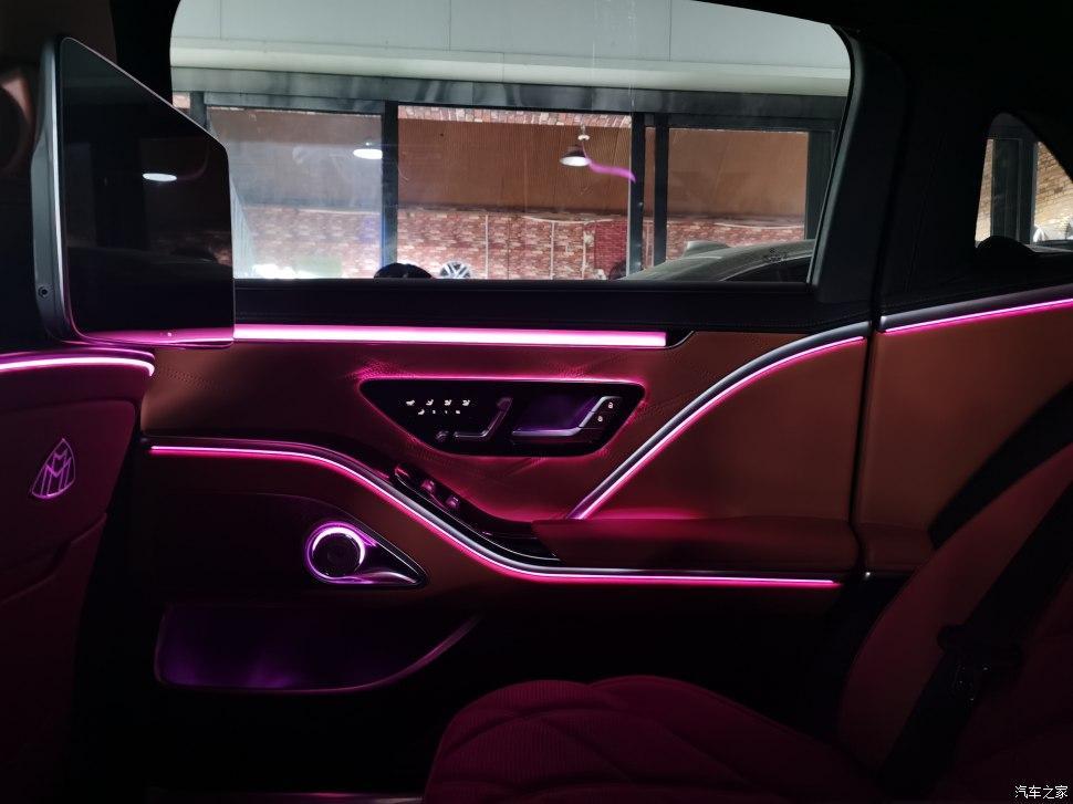 奔驰迈巴赫s480升级原厂四座大柏林音响主动氛围灯电动中门