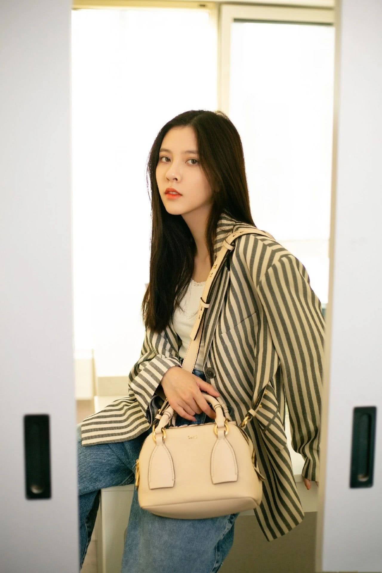 宋妍霏穿搭又出圈了私服写真满满时髦ins风这姐也是真会穿