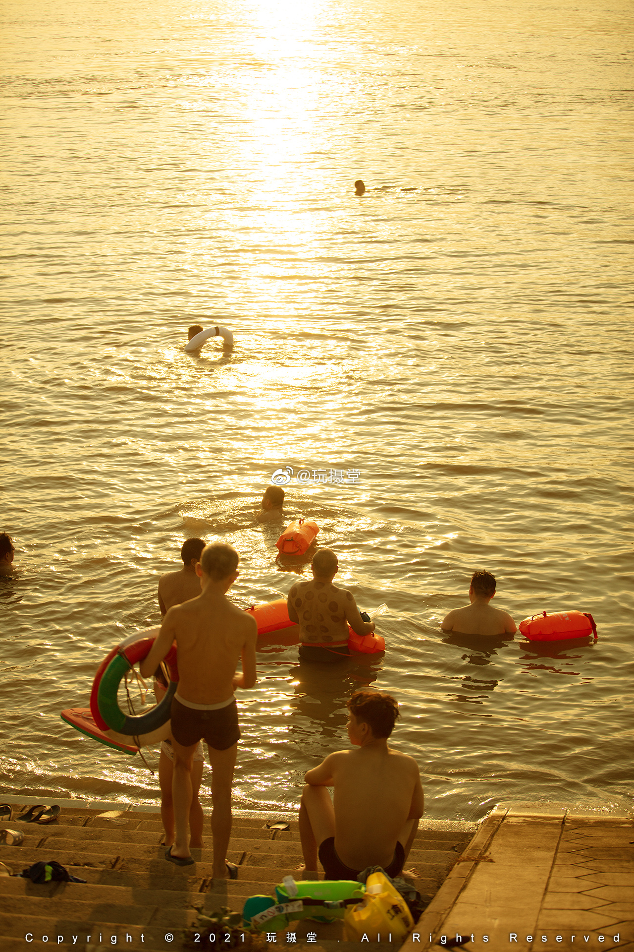 油韵(游泳)是每个江边的人必备的技能