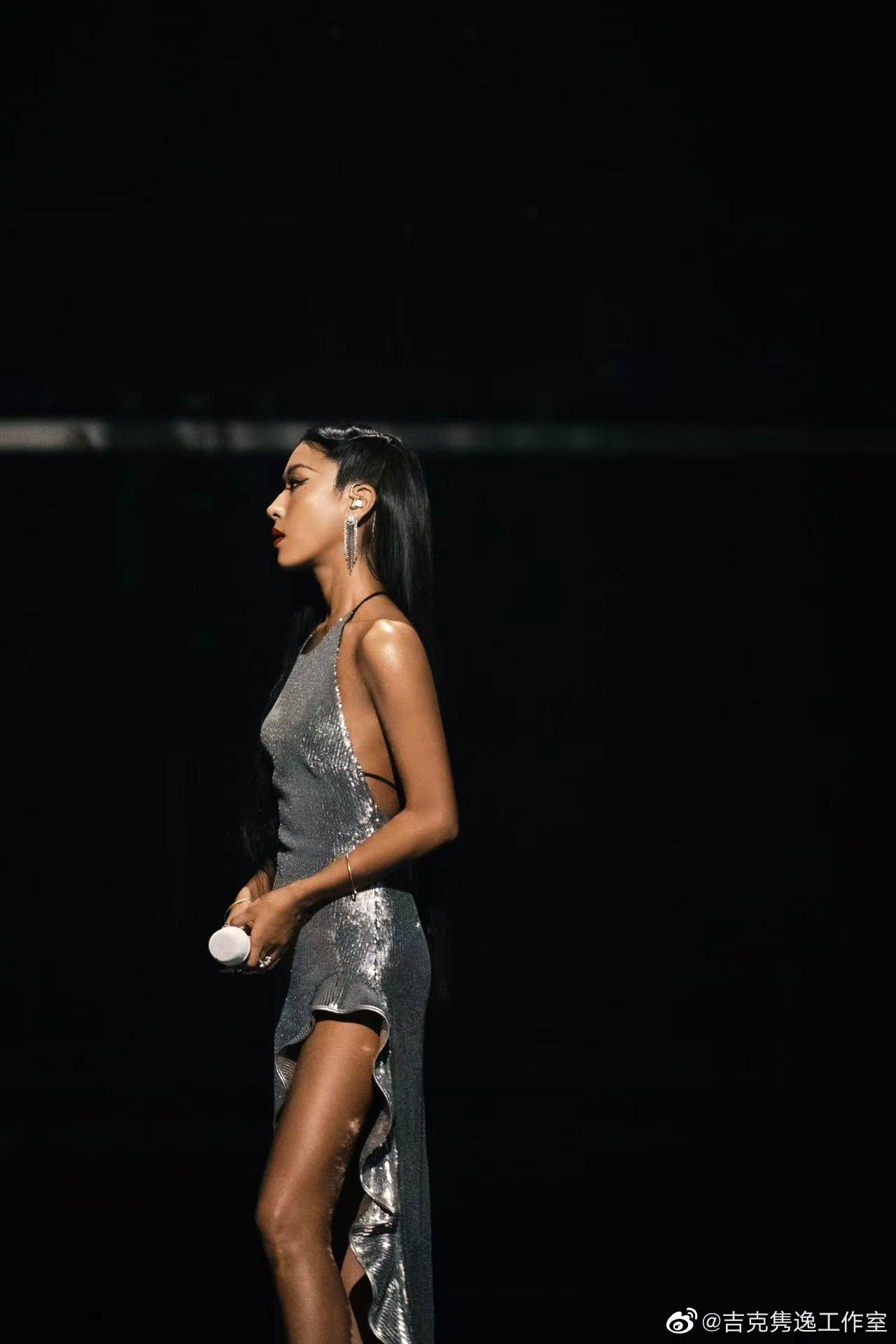 今晚22:00《你要的全拿走》 momoko@吉克隽逸 给舞台气氛加温9115