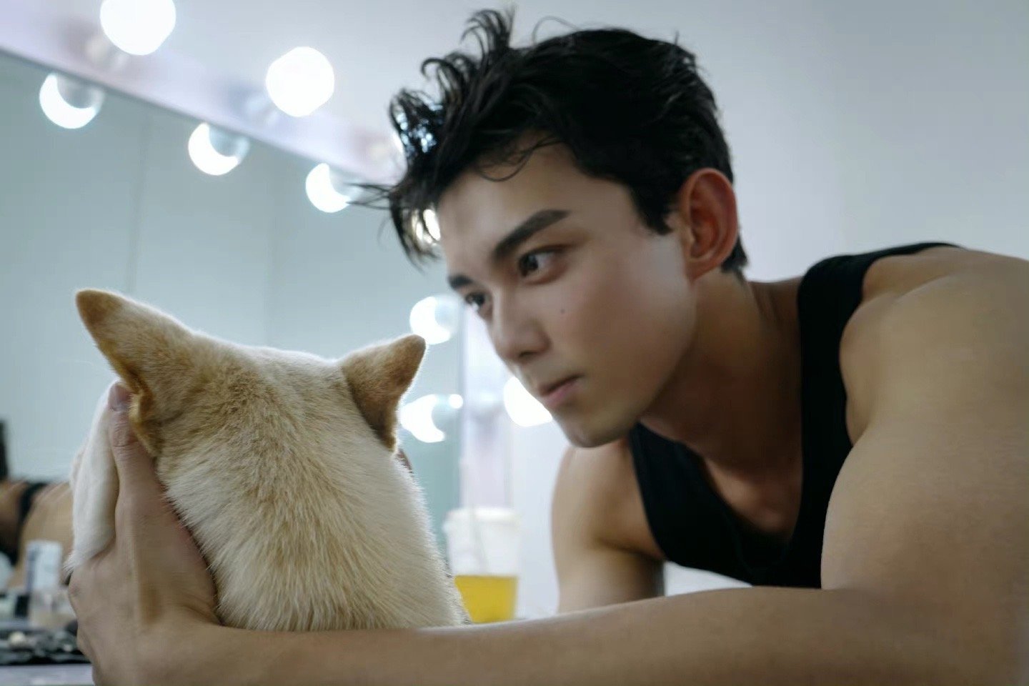 经纪人兼化妆师吴磊上线哈哈哈哈 从来没有这么羡慕过小北__财经头条