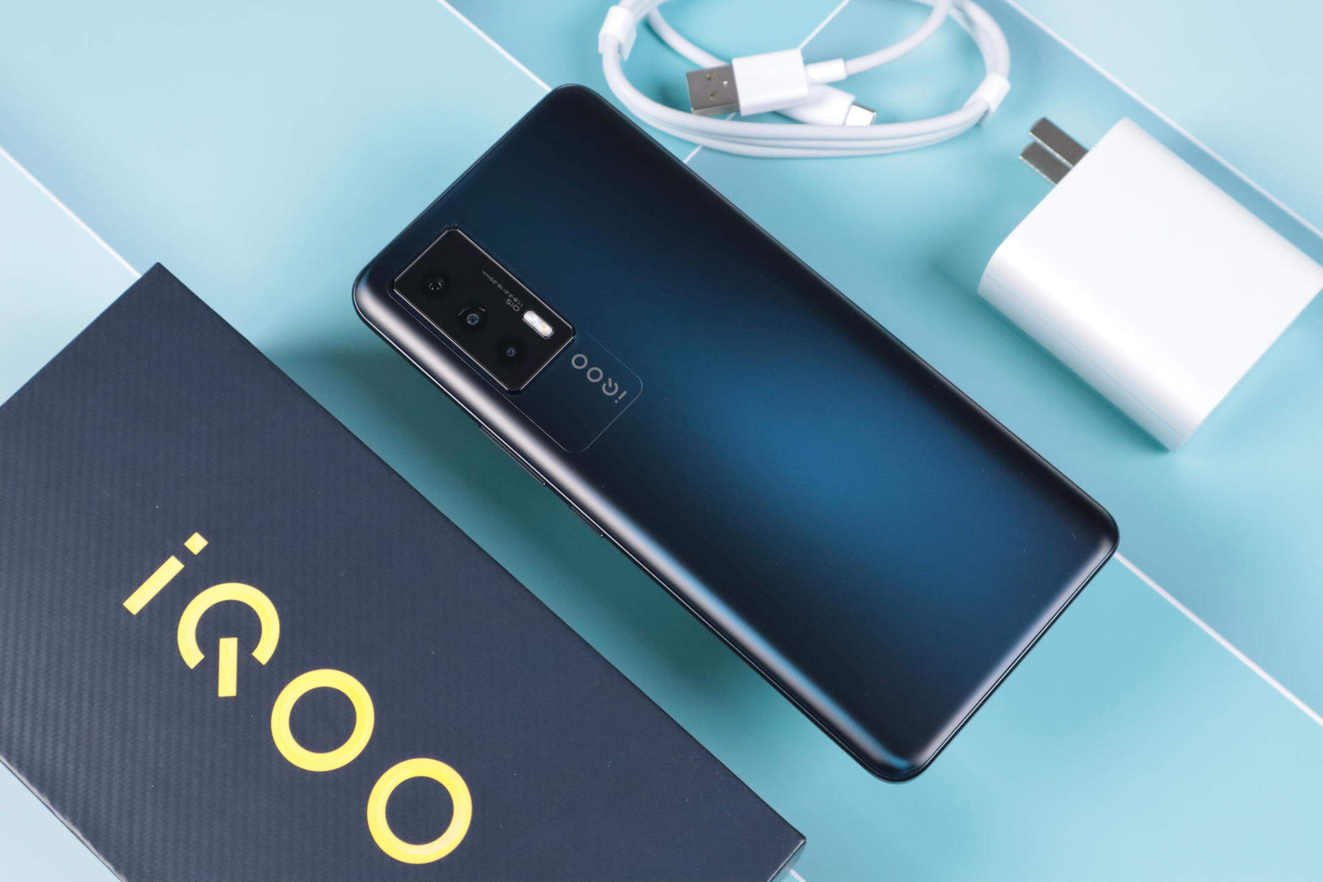 这又是一款同价位机型标杆iqooneo5图赏