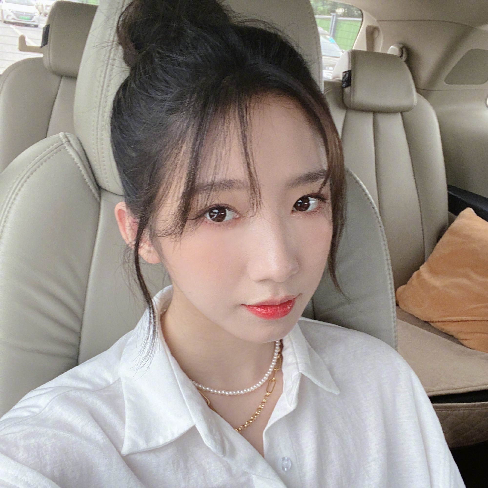 孟美岐今天晒自拍,剪了新刘海!御姐秒变甜妹 太可爱了啊!