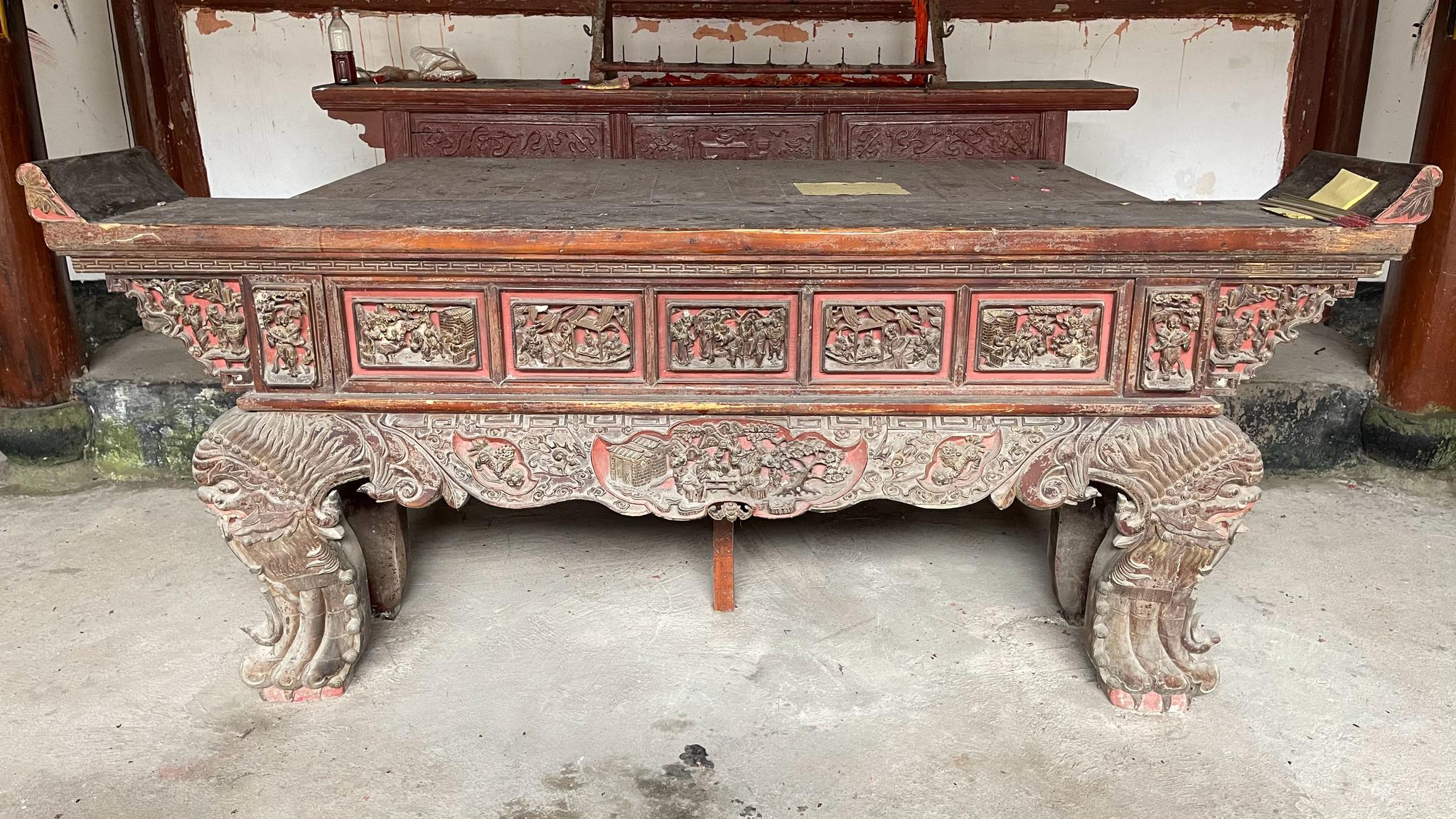 浙江松阳祠堂的清代木雕供桌,保存完整