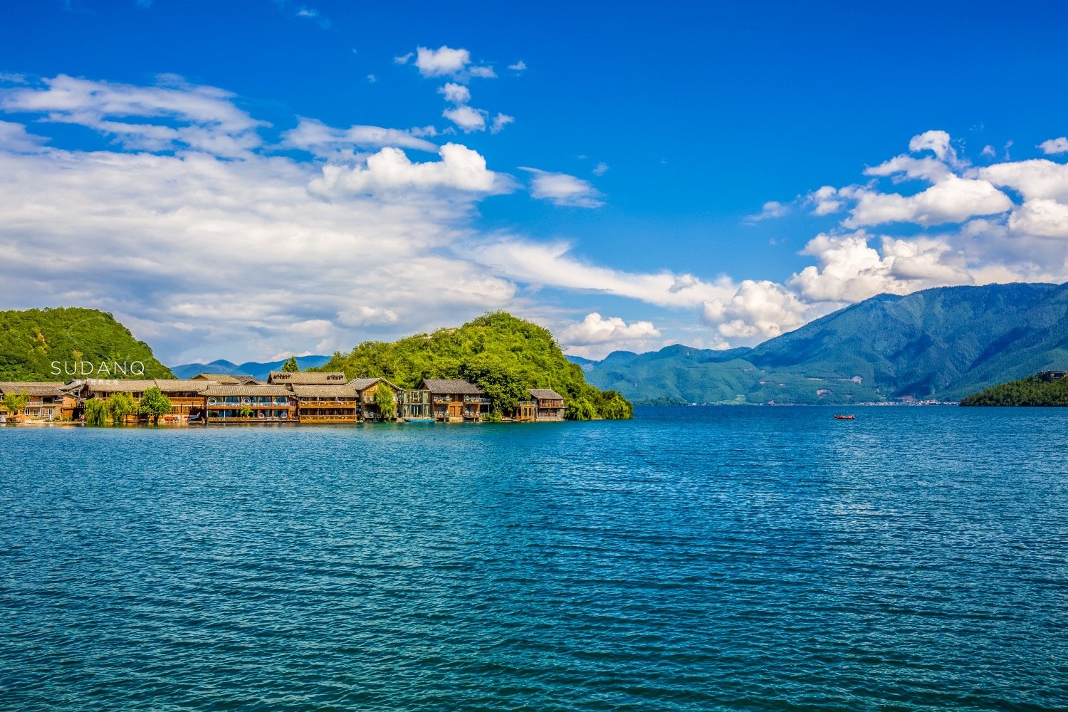 中国第三大深水湖泊:藏有神秘女儿国,是世界上最后的母系氏族