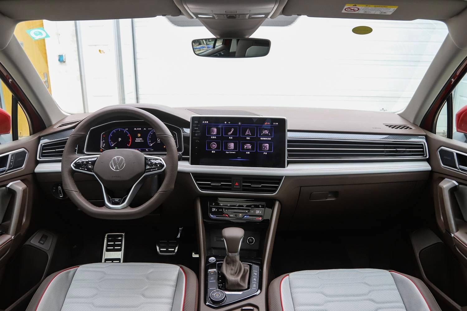 上汽大众新款途观l正式上市 内外小幅调整 售21.58万起