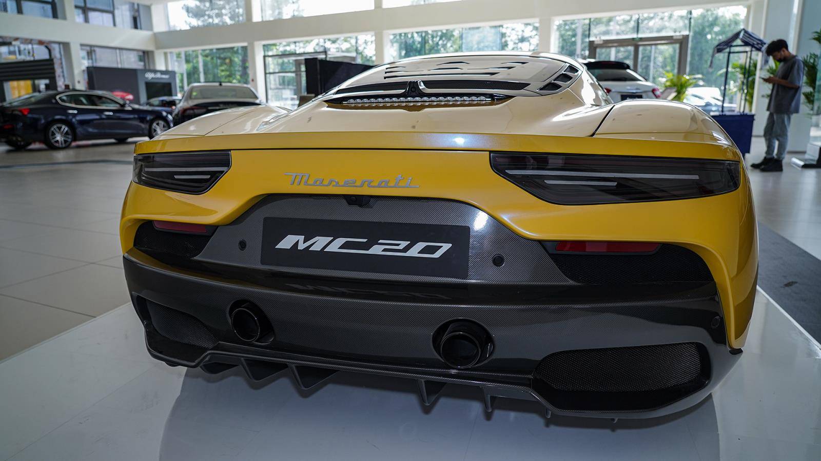 到店实拍玛莎拉蒂mc20 海神动力 蝴蝶门 零百仅2.9秒