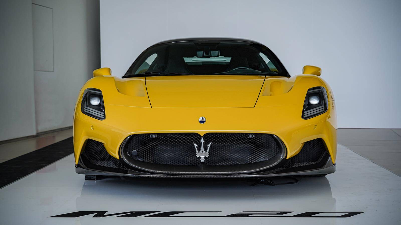 到店实拍玛莎拉蒂mc20 海神动力 蝴蝶门 零百仅2.9秒